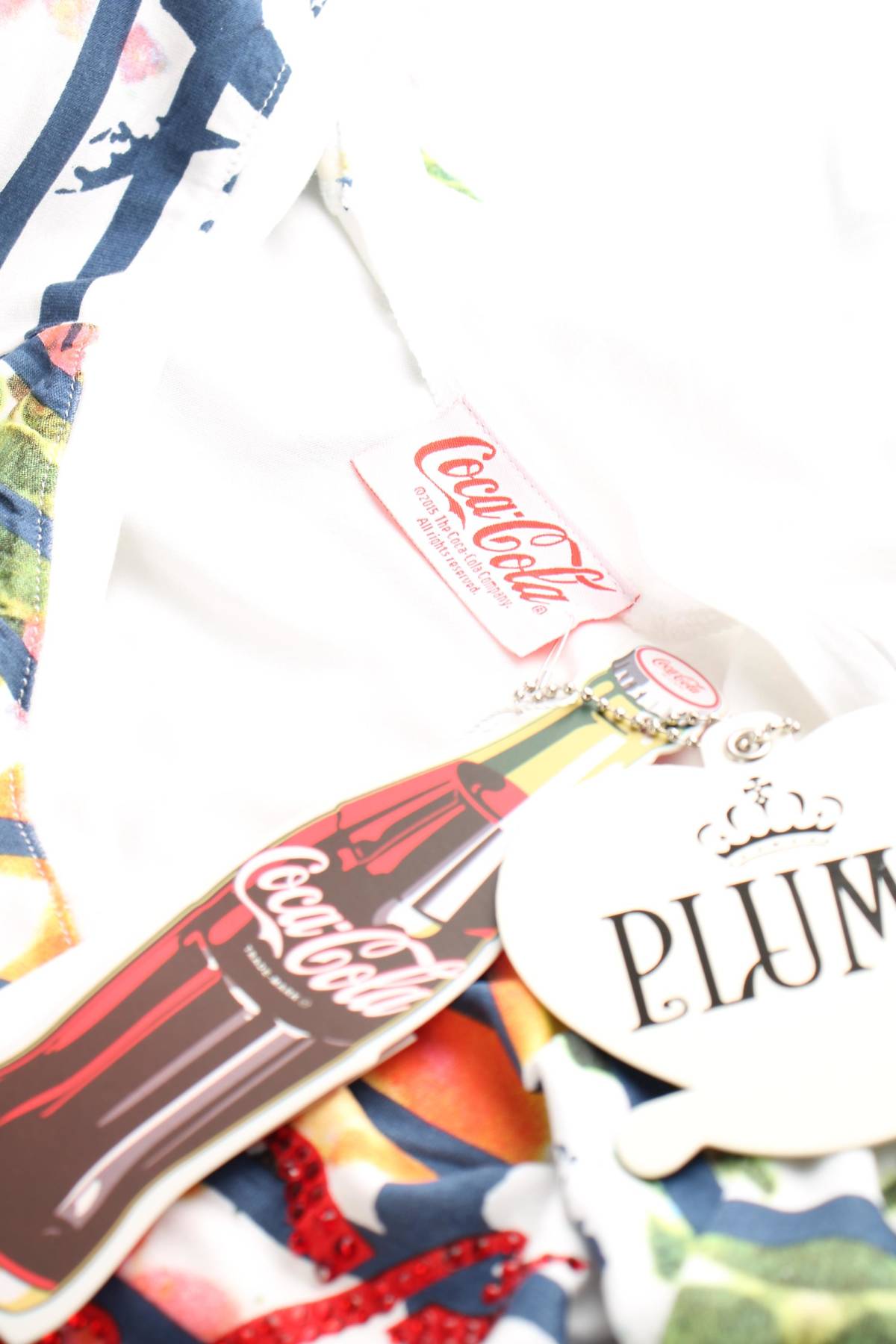 Дамска тениска Plums x Coca Cola3 - Contour.bg Дамска тениска Plums x Coca Cola3