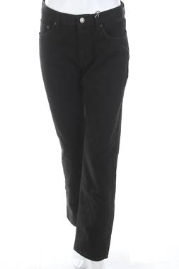 Γυναικεία τζιν Pull & Bear1