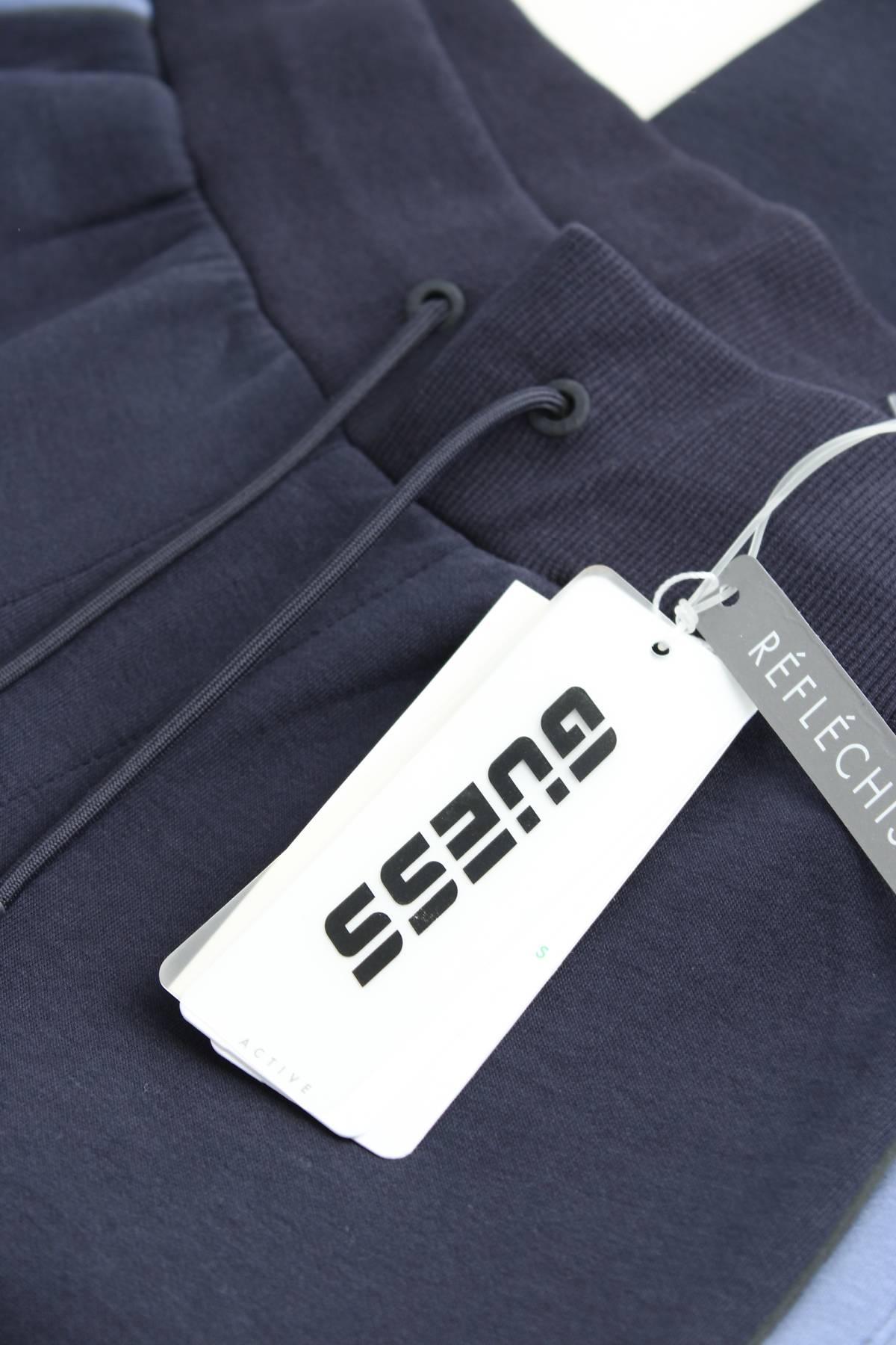 Ανδρικό αθλητικό παντελόνι Guess3