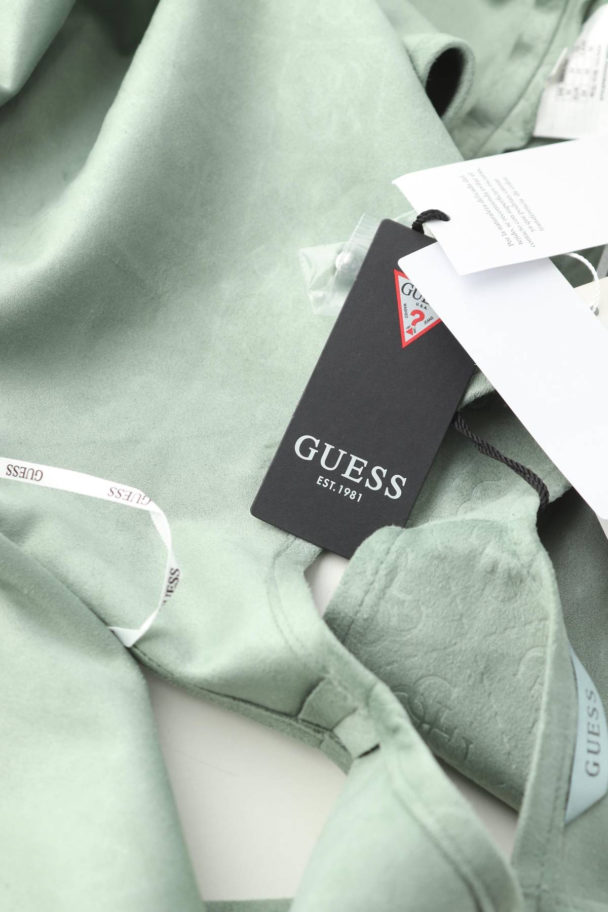 Γυναικείο αμάνικο Guess3 - Contourshop.gr Γυναικείο αμάνικο Guess3