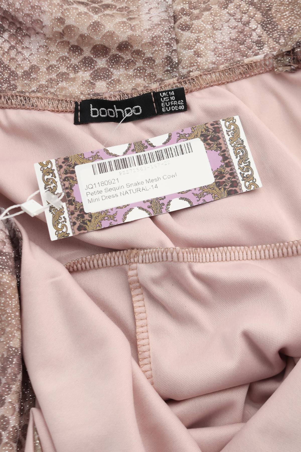 Рокля Boohoo3