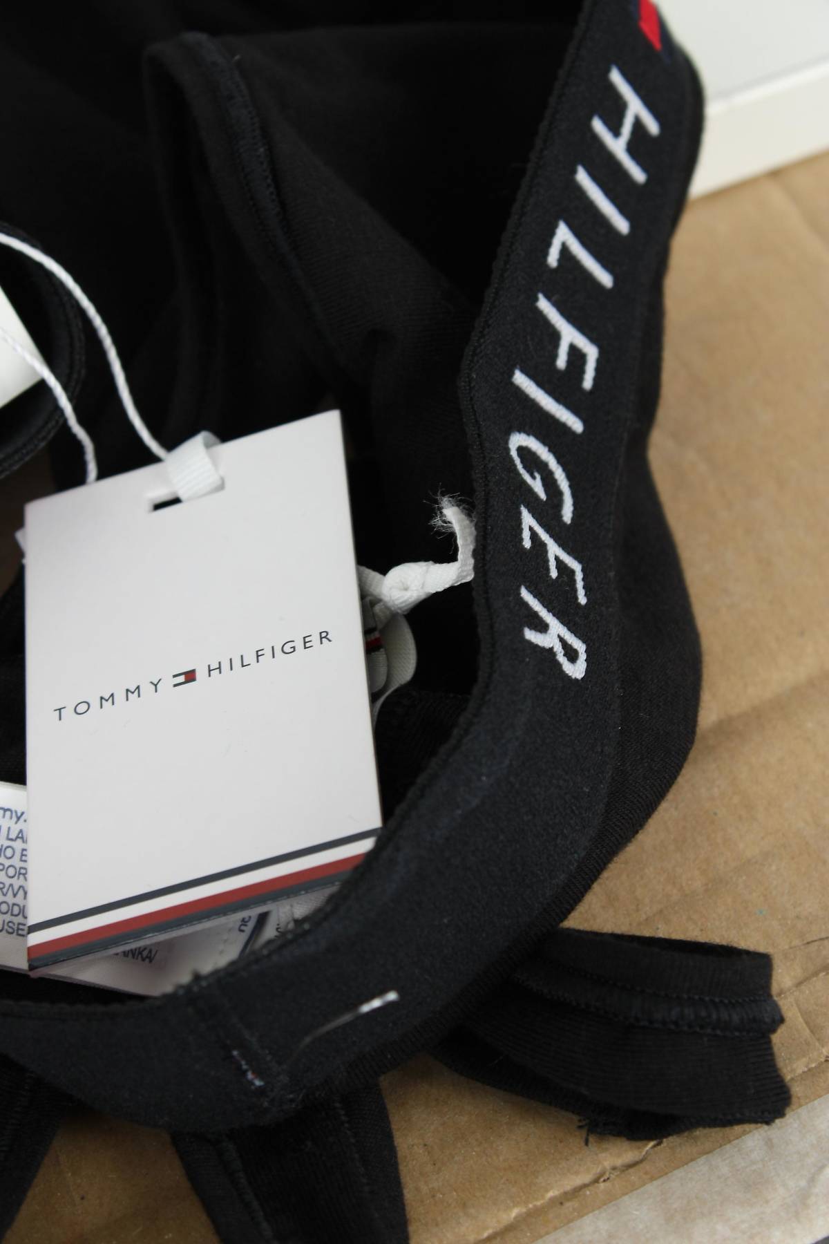 Сутиен Tommy Hilfiger2