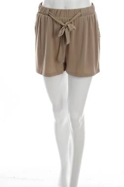 Дамски къс панталон Vero Moda1