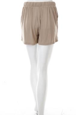 Дамски къс панталон Vero Moda2