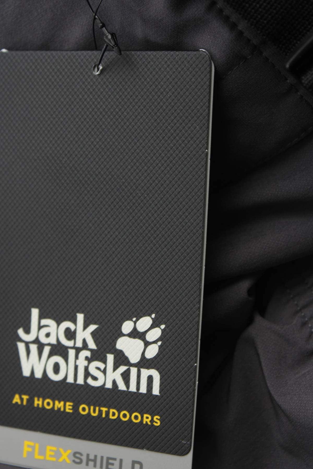 Дамски къс спортен панталон Jack Wolfskin3 - Contour.bg Дамски къс спортен панталон Jack Wolfskin3