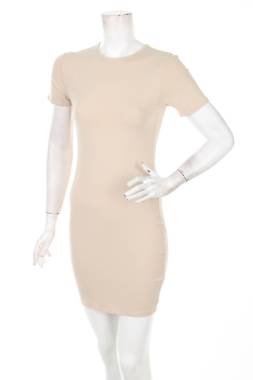 Рокля Boohoo1