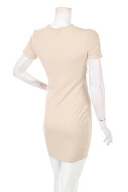 Рокля Boohoo2
