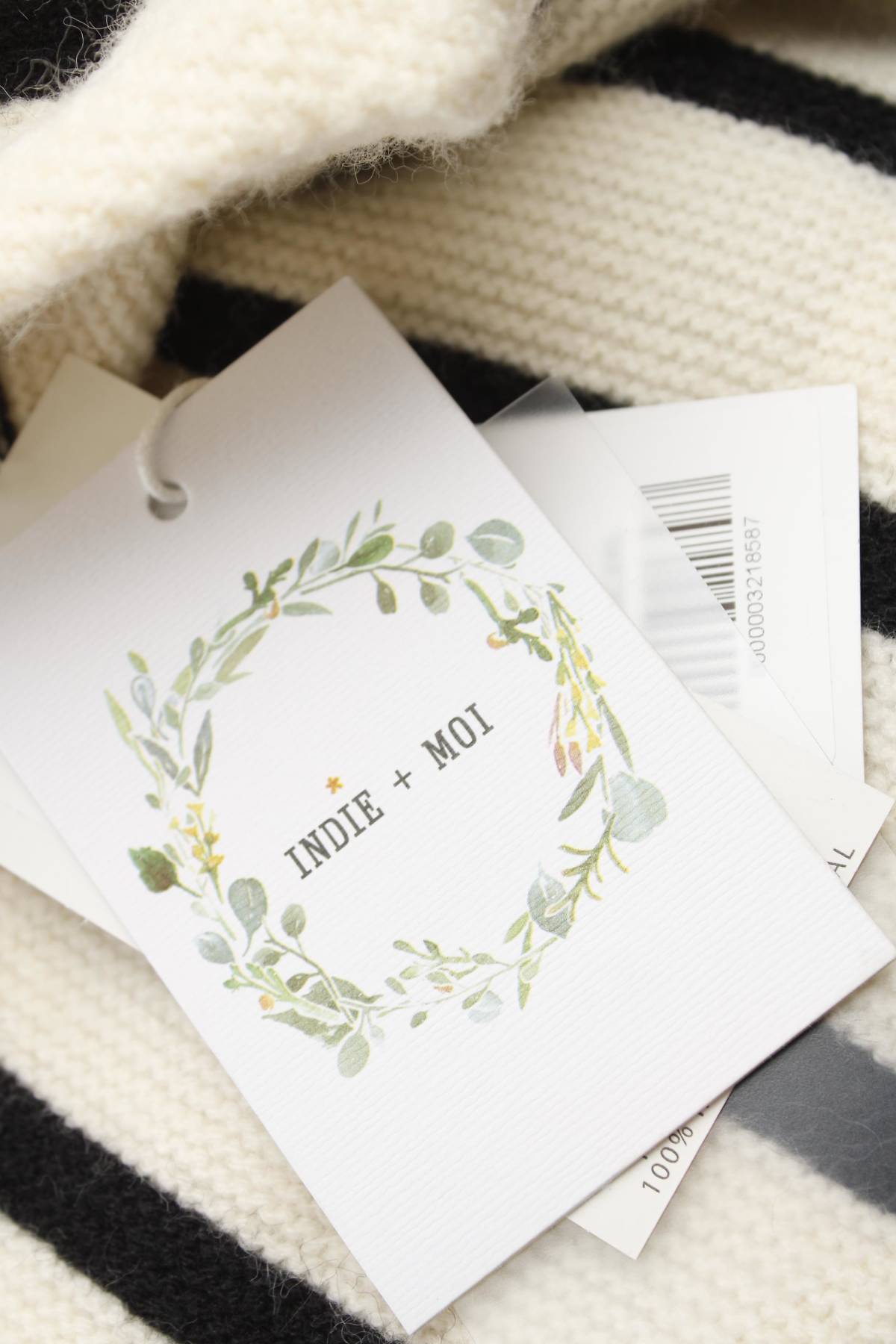 Дамска жилетка Indie + Moi3 - Contour.bg Дамска жилетка Indie + Moi3