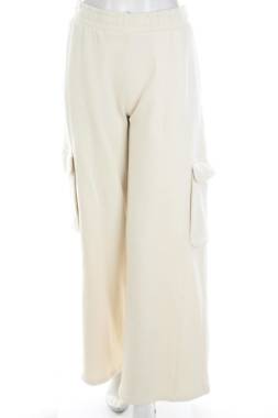 Дамско спортно долнище C&A1