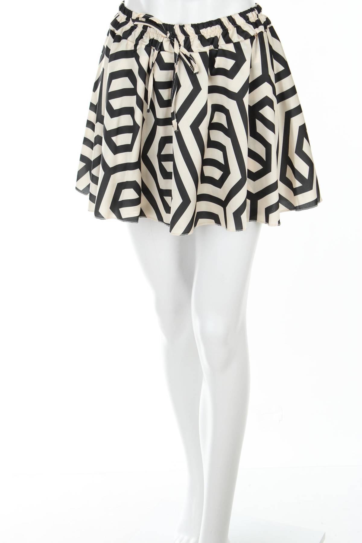 Дамски къс панталон Boohoo1