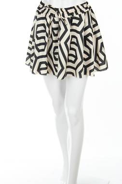 Дамски къс панталон Boohoo1