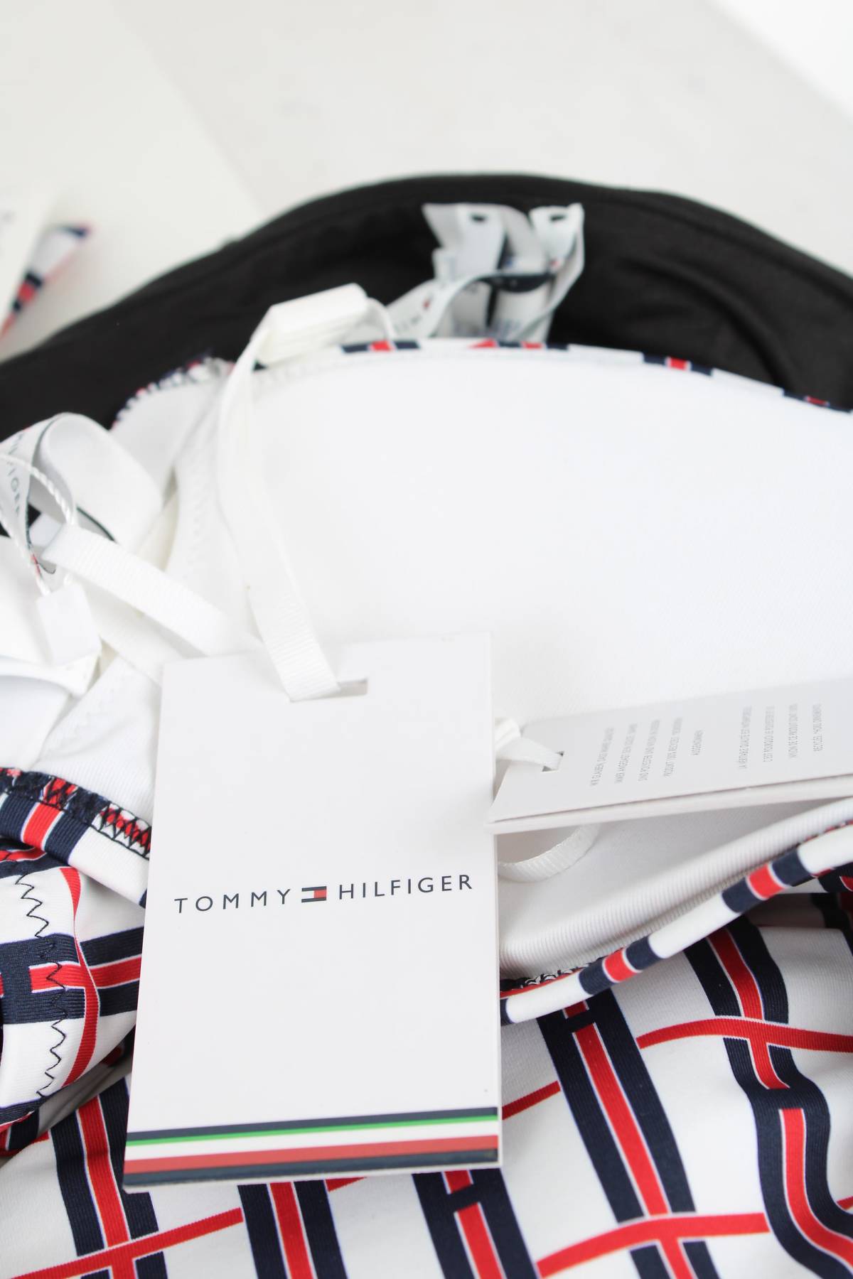 Σετ μαγιό Tommy Hilfiger3 - Contourshop.gr Σετ μαγιό Tommy Hilfiger3