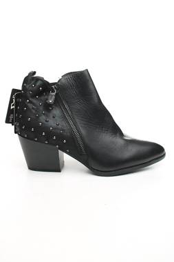 Дамски боти S.Oliver Black Label1