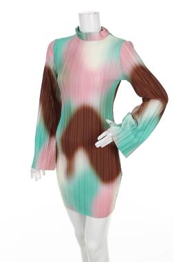 Рокля Boohoo1