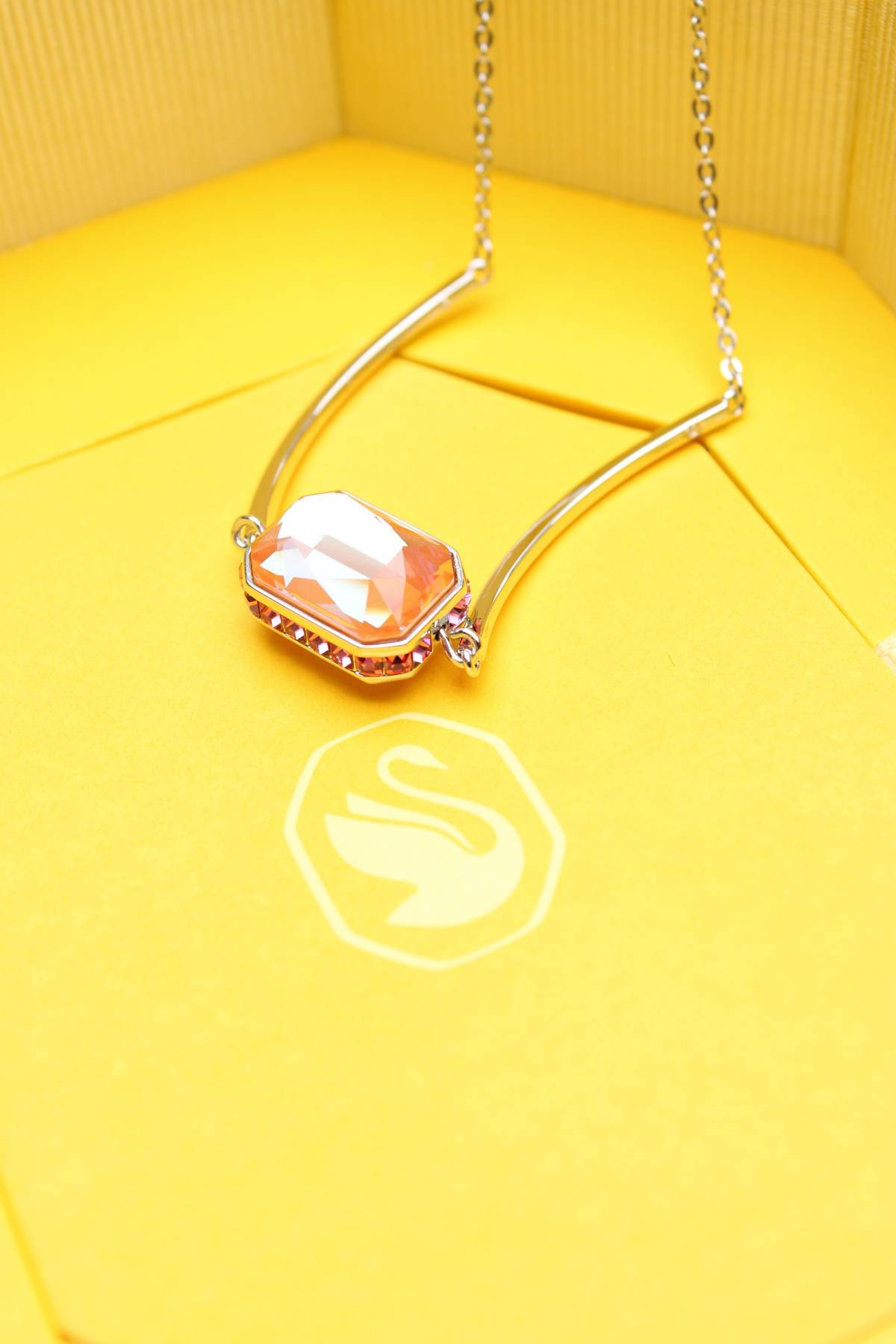 Гривна Swarovski3