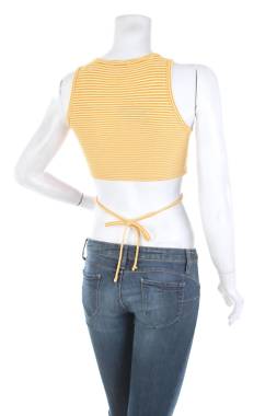 Γυναικείο αμάνικο Bershka2