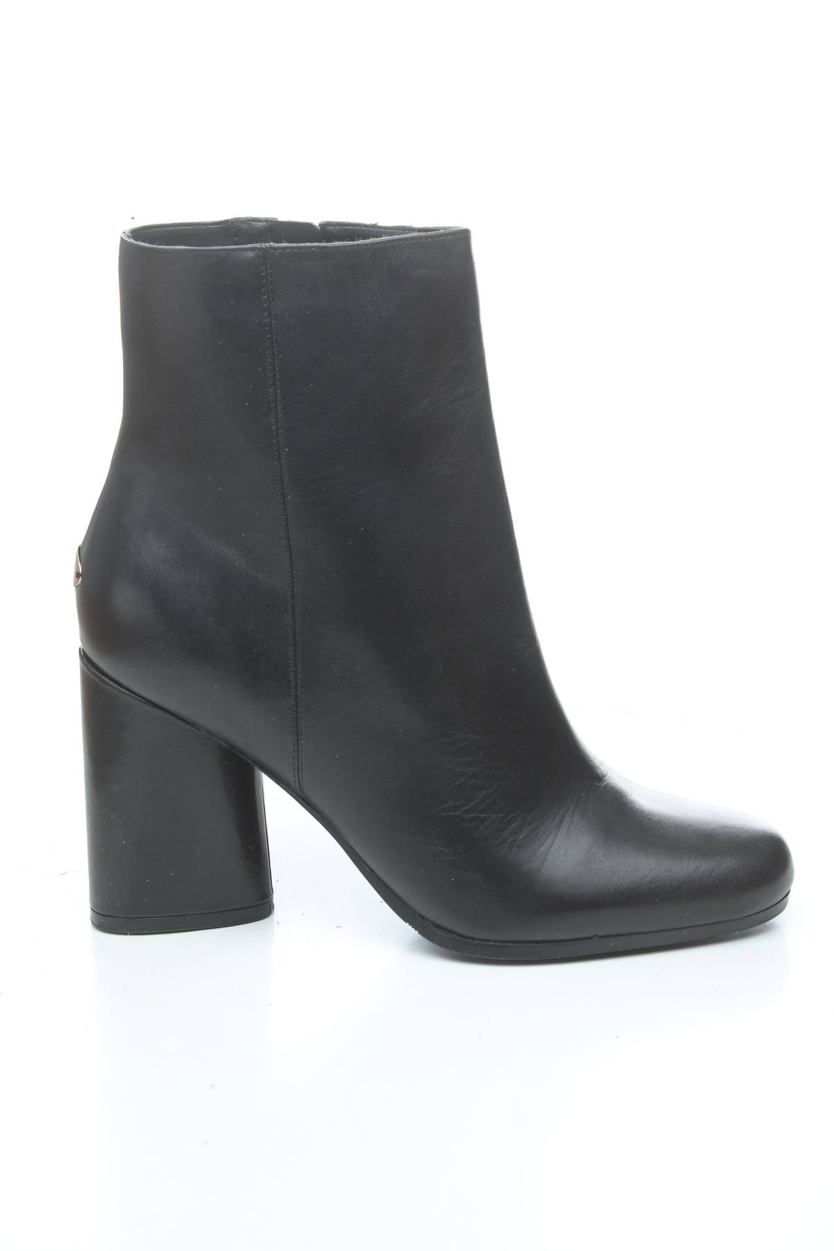 Γυναικεία μποτάκια Guess1