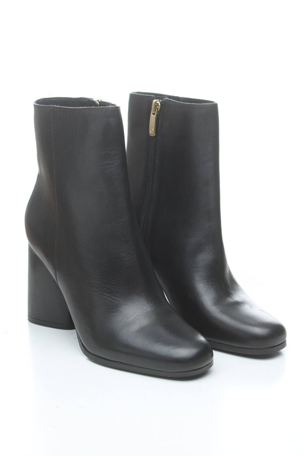 Γυναικεία μποτάκια Guess3