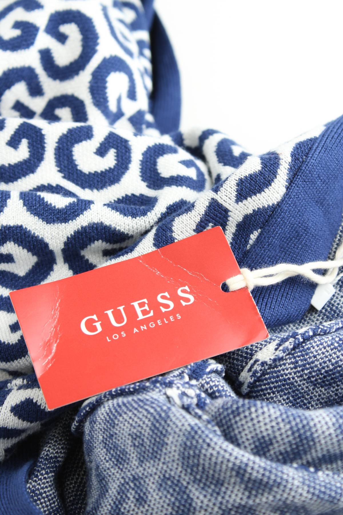 Дамска жилетка Guess3