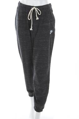 Γυναικείο αθλητικό παντελόνι Nike1