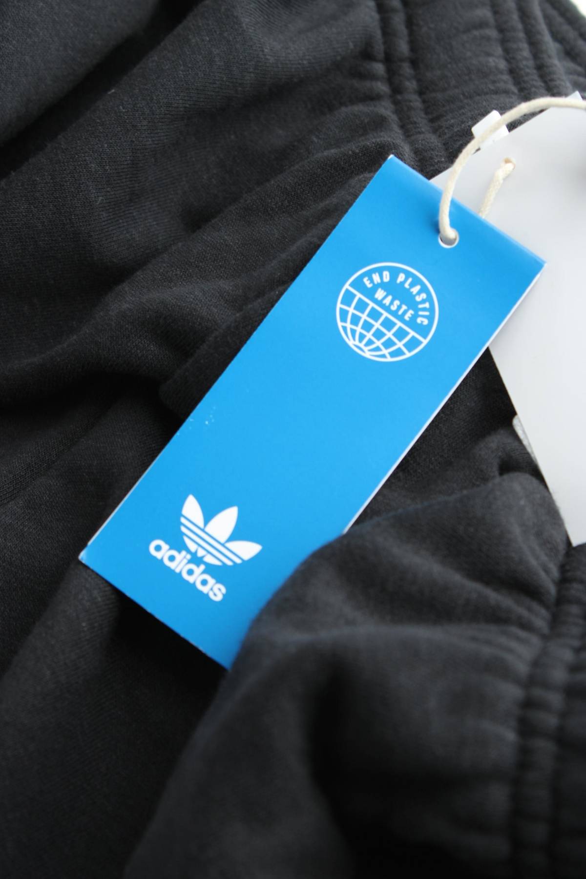 Γυναικεία σορτς Adidas Originals3
