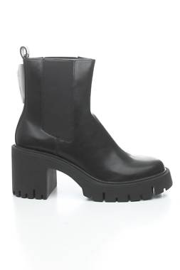 Дамски боти Mango1