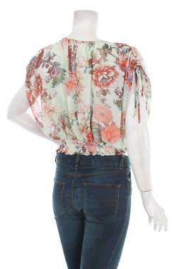 Γυναικεία μπλούζα Guess2