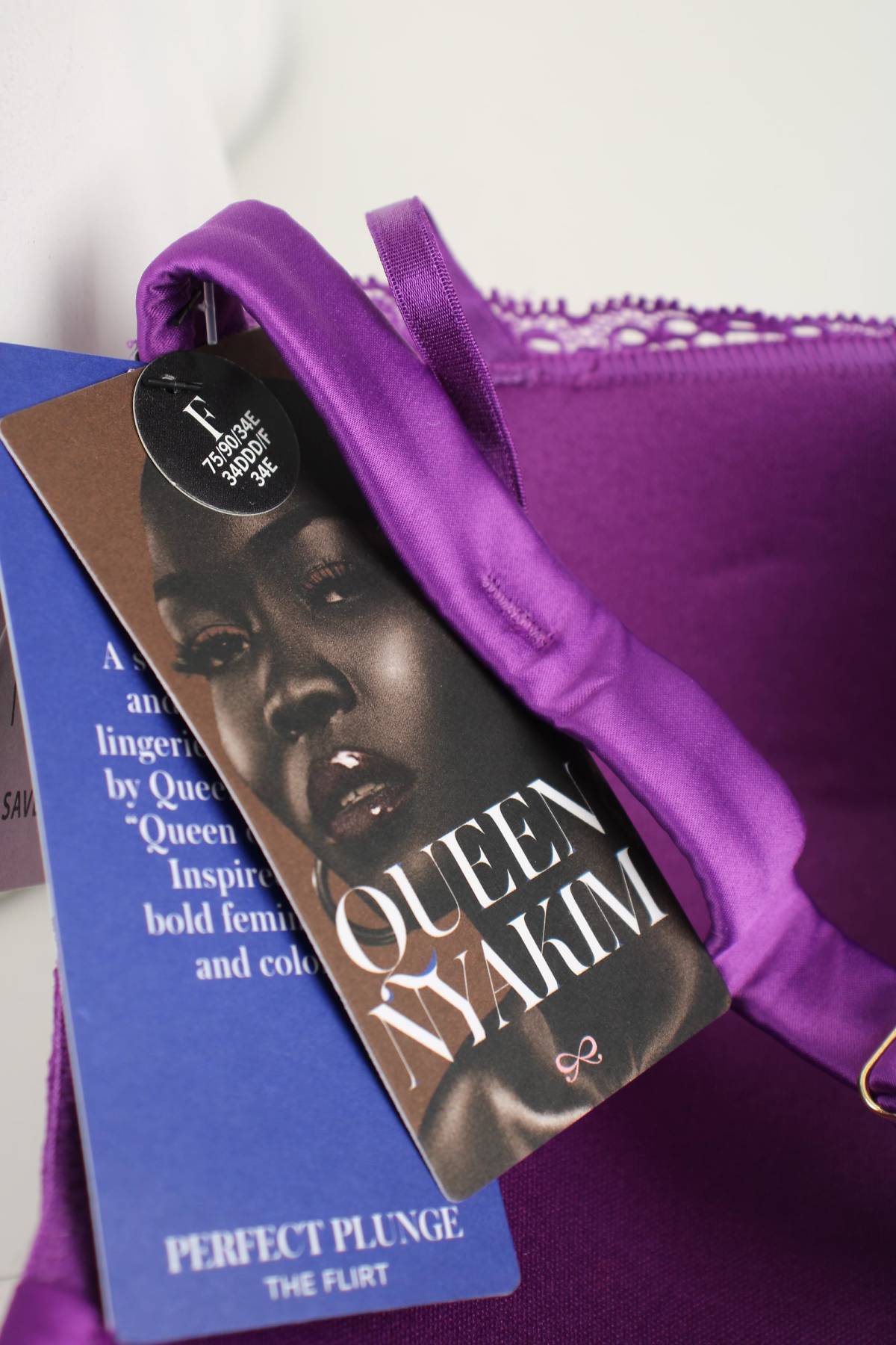 Сутиен Hunkemoller x Queen Nyakim3 - Contour.bg Сутиен Hunkemoller x Queen Nyakim3