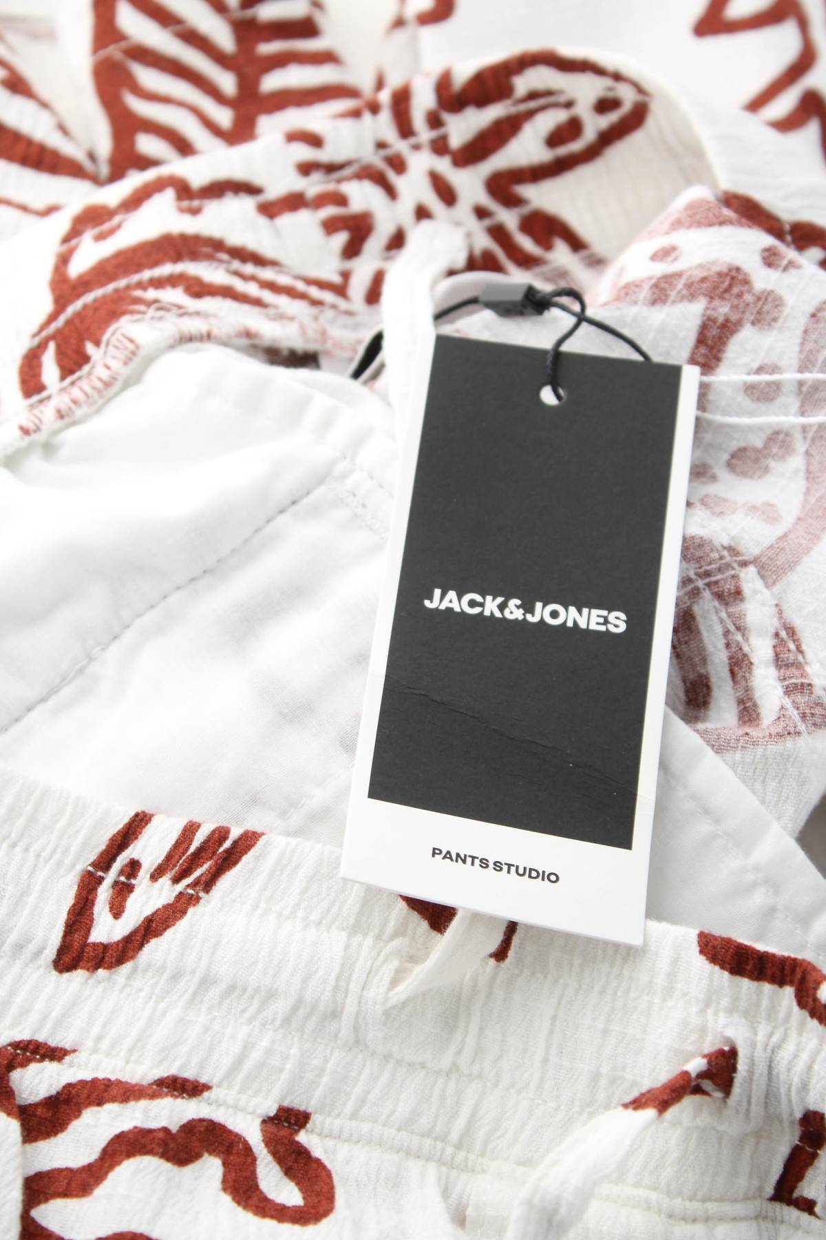 Ανδρικό σορτσάκι Jack & Jones3 - Contourshop.gr Ανδρικό σορτσάκι Jack & Jones3