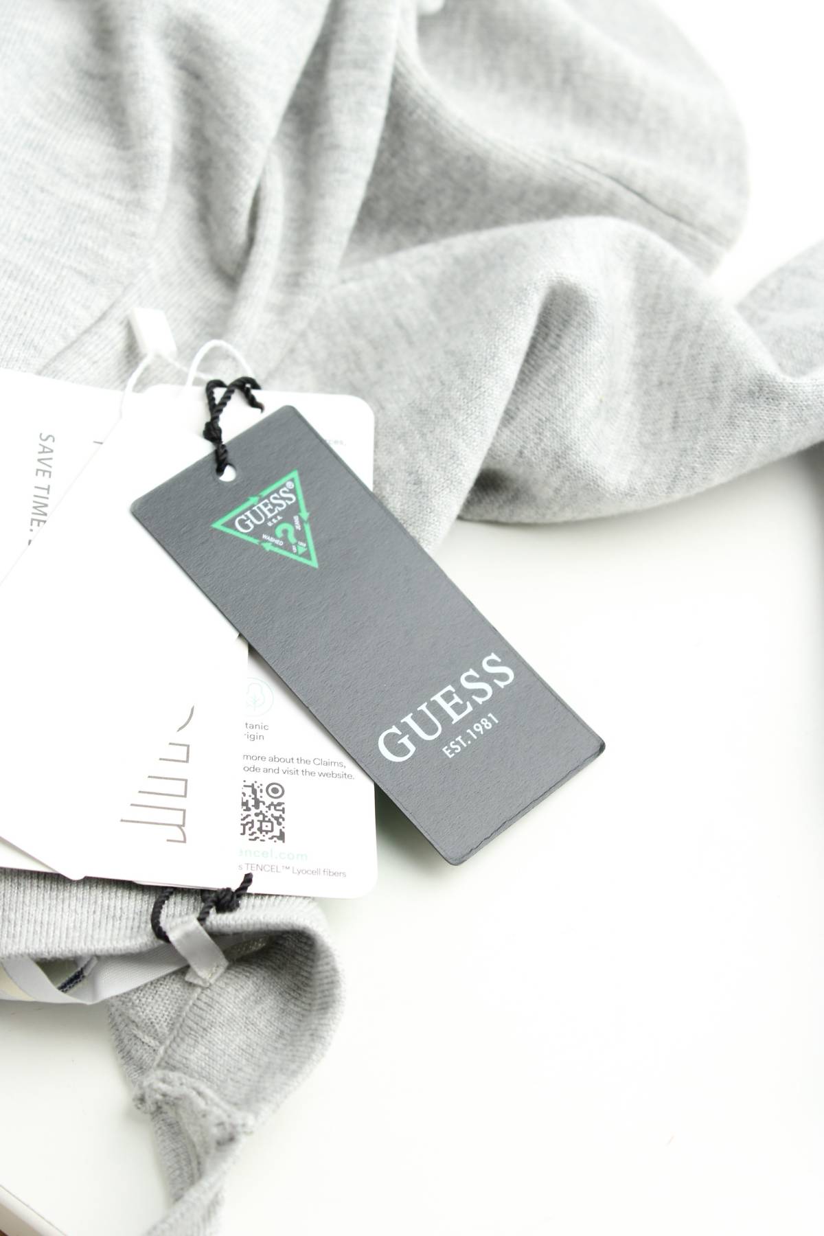 Дамски пуловер Guess3