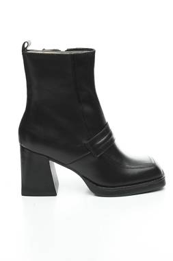 Γυναικεία μποτάκια Tamaris1