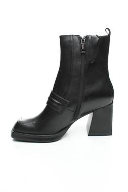 Γυναικεία μποτάκια Tamaris2