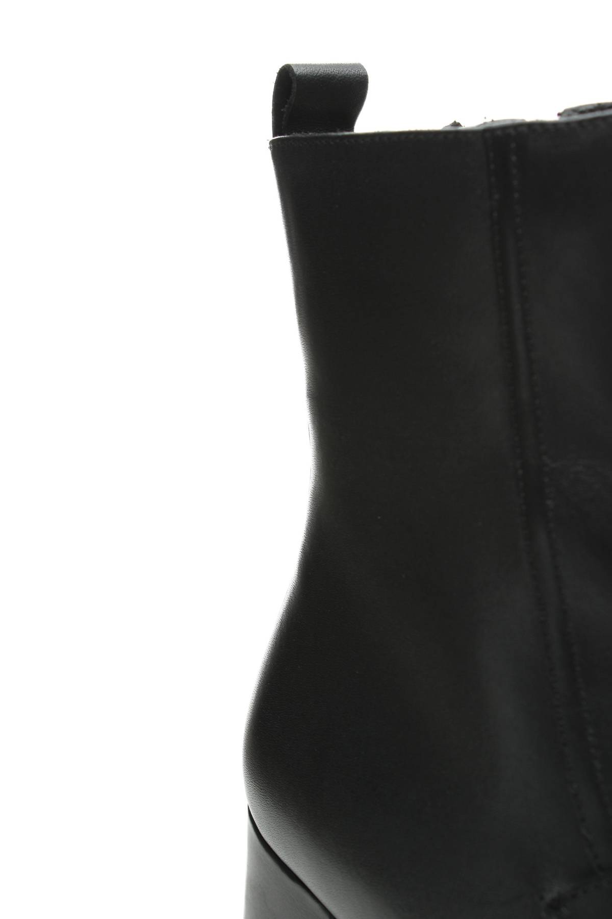 Γυναικεία μποτάκια Tamaris5