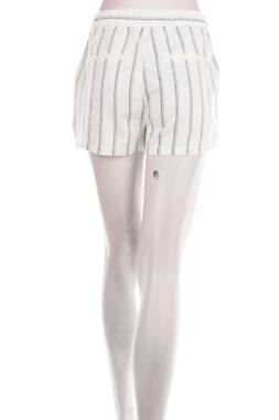 Дамски къс панталон Vero Moda2