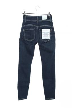 Γυναικεία τζιν Guess2