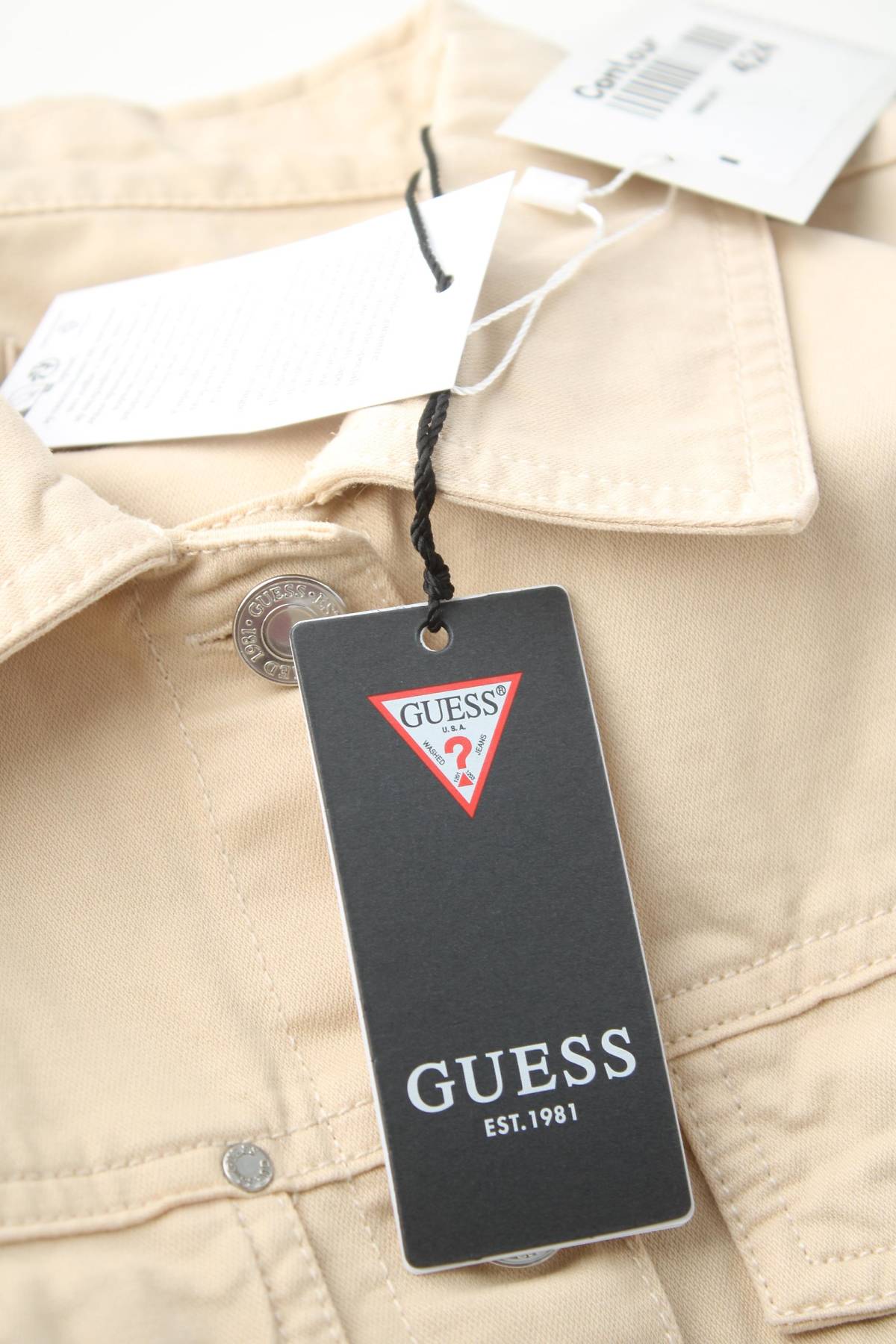 Дамско яке Guess4