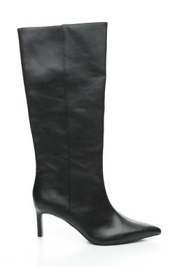 Γυναικείες μπότες Bershka1