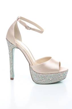 Сандали Betsey Johnson1