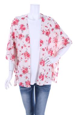 Дамска жилетка Charlotte Russe1 - Contour.bg Дамска жилетка Charlotte Russe1