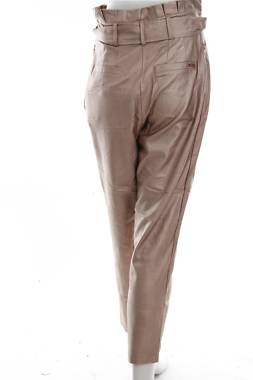Γυναικείο δερμάτινο παντελόνι Guess2 - Contourshop.gr Γυναικείο δερμάτινο παντελόνι Guess2