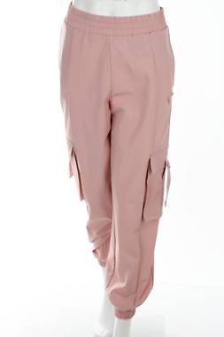 Дамски панталон Guess1