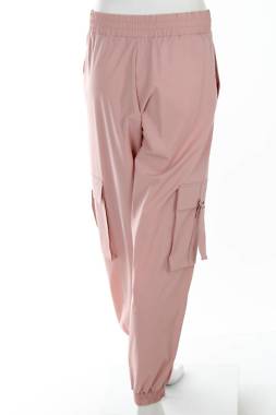 Дамски панталон Guess2