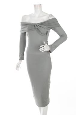 Рокля Boohoo1