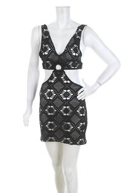 Рокля Boohoo1