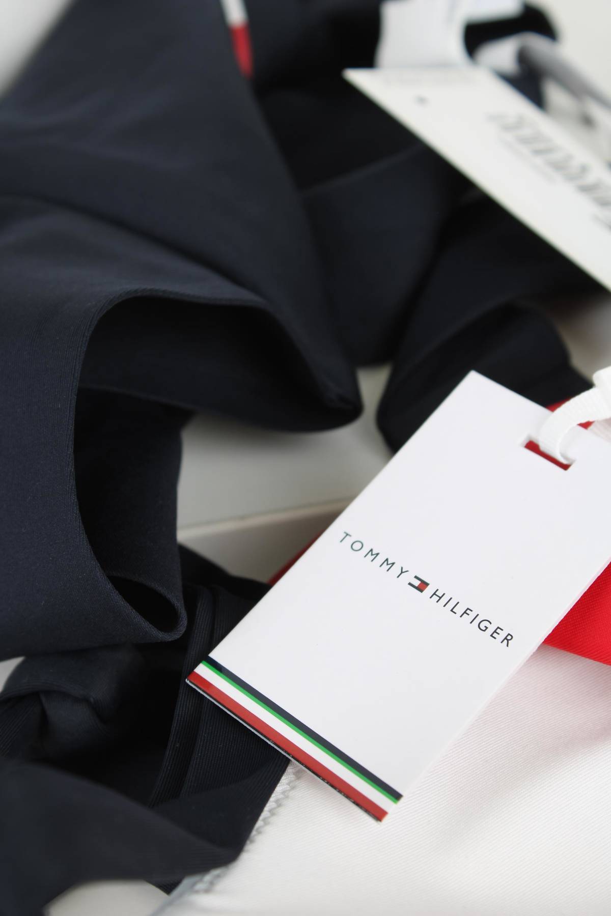 Σετ μαγιό Tommy Hilfiger3 - Contourshop.gr Σετ μαγιό Tommy Hilfiger3