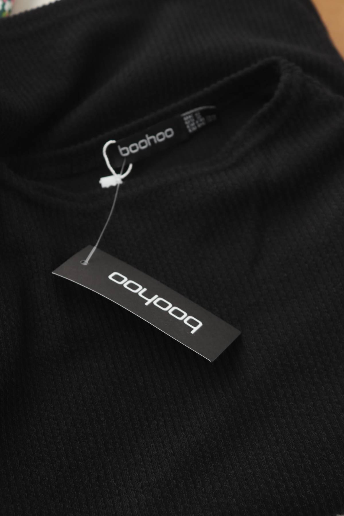 Γυναικείο αμάνικο Boohoo3 - Contourshop.gr Γυναικείο αμάνικο Boohoo3
