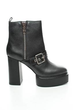 Γυναικεία μποτάκια Pinko1