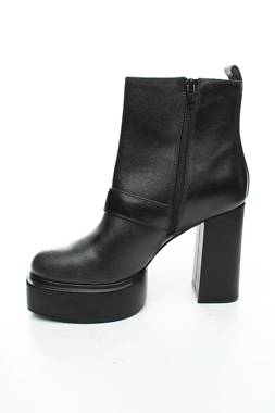 Γυναικεία μποτάκια Pinko2