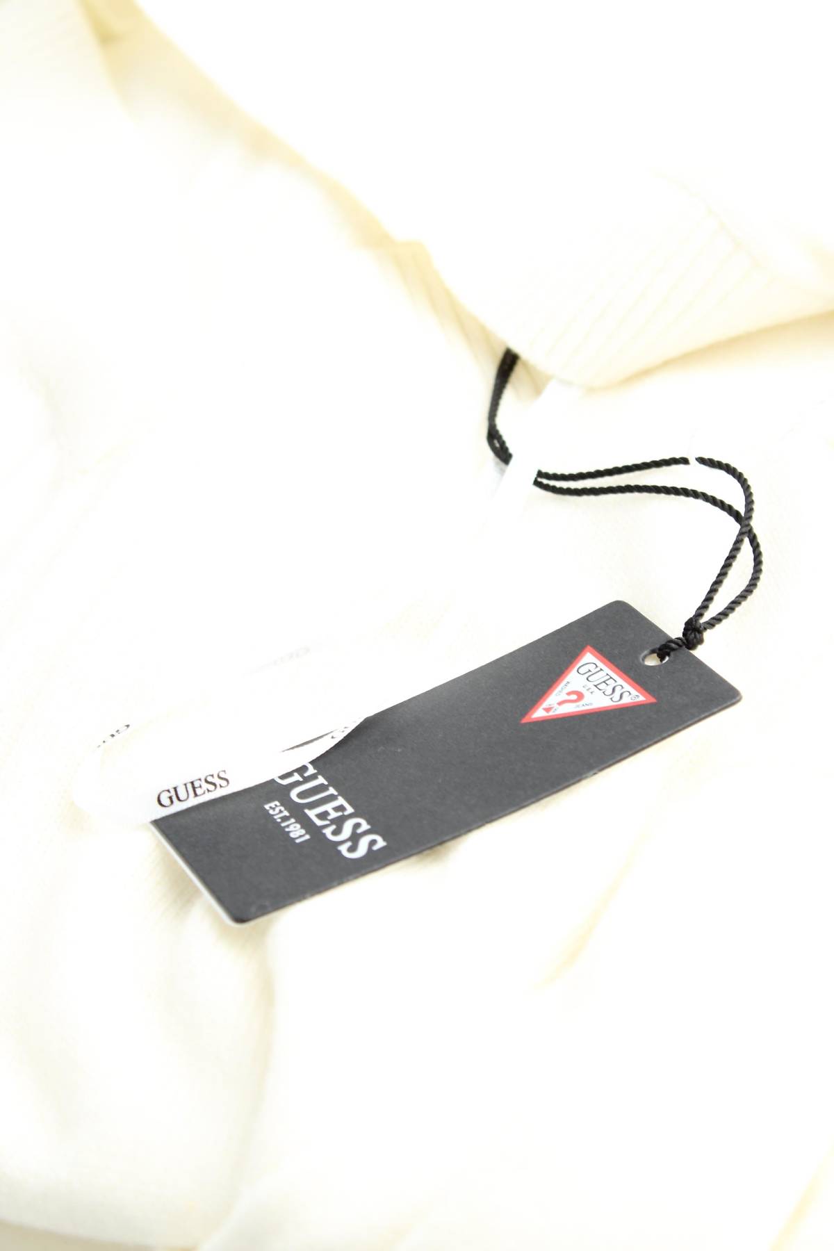 Дамски пуловер Guess3