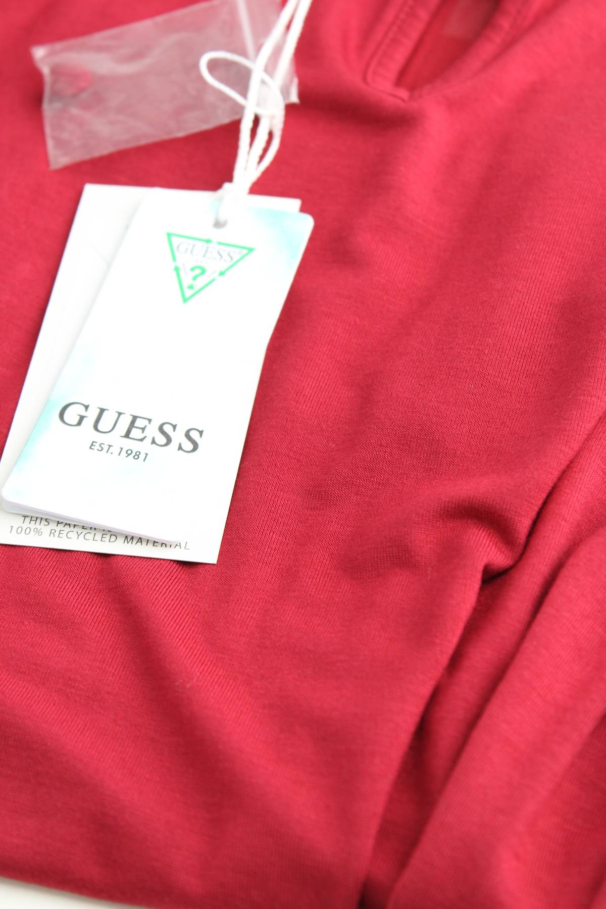 Γυναικείο αμάνικο Guess3